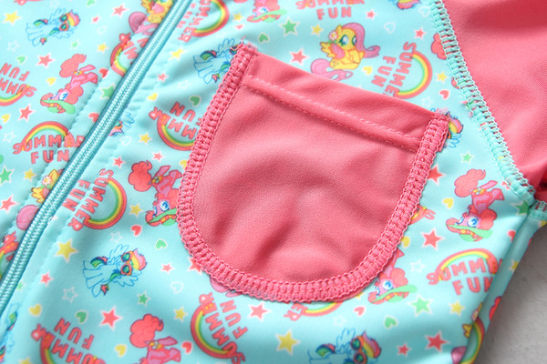 Costum de baie intreg pentru copii cu imprimeu pentru fete cu palarie