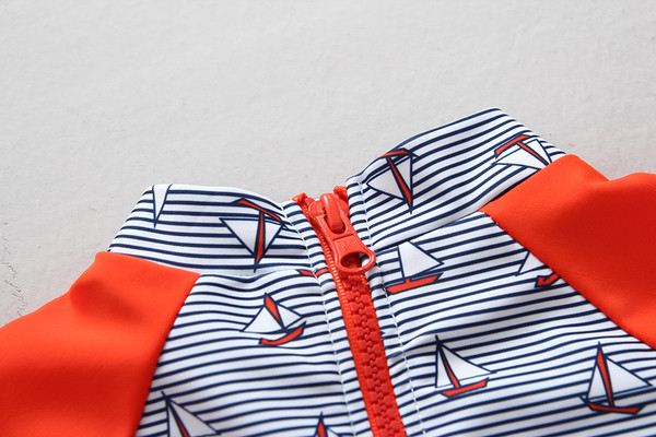 Costum de baie intreg pentru baieti in portocaliu cu imprimeu si palarie