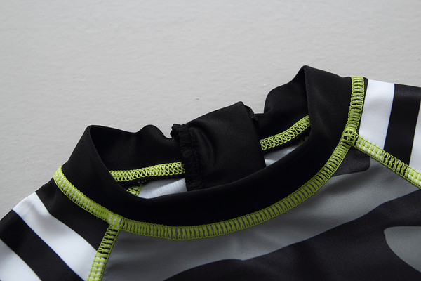 Costum de baie intreg pentru baieti cu imprimeu zebra si aplicatie