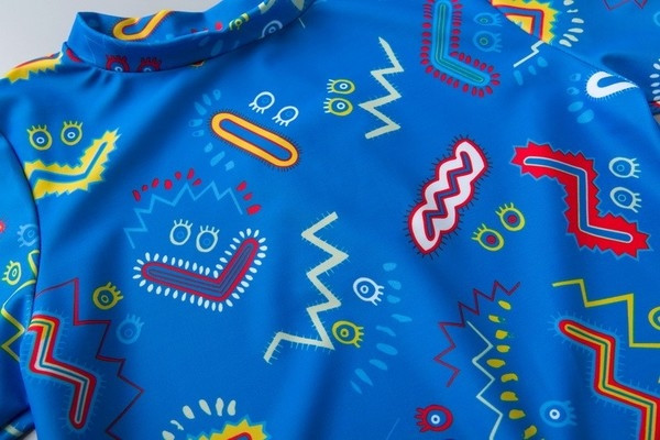 Costum de baie pentru baieti pentru copii in trei parti - tricou, pantaloni si palarie, cu imprimeu