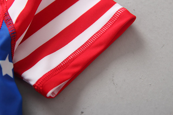 Costum de baie intreg pentru baieti in rosu cu imprimeu