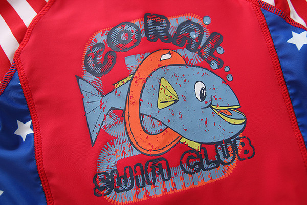 Costum de baie intreg pentru baieti in rosu cu imprimeu