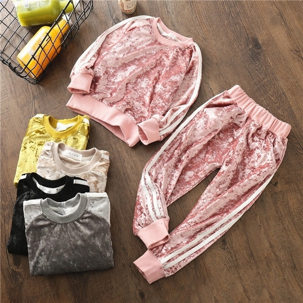 Модерен спортен кадифен екип за момичета от две части с цветни кантове в четири цвята