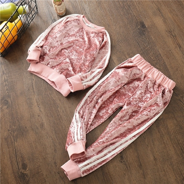 Модерен спортен кадифен екип за момичета от две части с цветни кантове в четири цвята