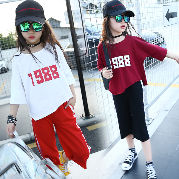 Echipa moderna de sport pentru copii in doua parti - tricou in stil liber + pantaloni cu lungimea de 7/8, mai multe modele in culori diferite