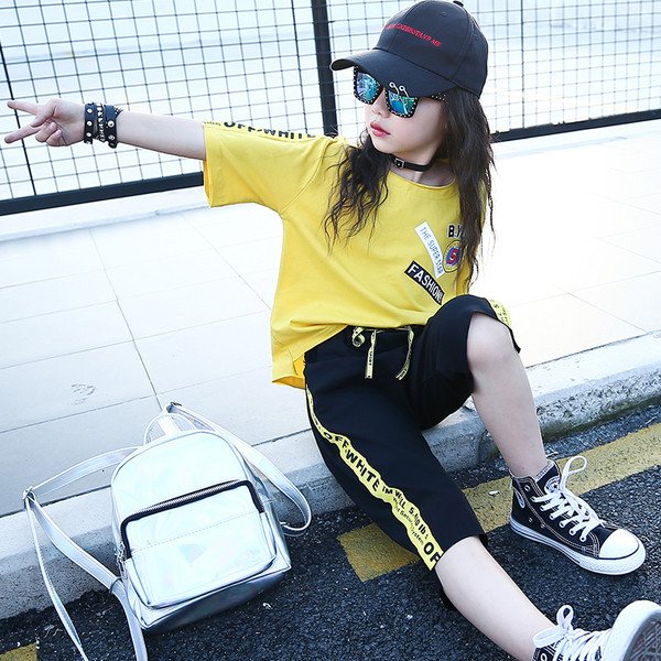 Echipa moderna de sport pentru copii in doua parti - tricou in stil liber + pantaloni cu lungimea de 7/8, mai multe modele in culori diferite