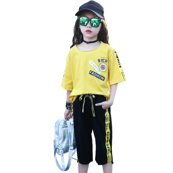 Echipa moderna de sport pentru copii in doua parti - tricou in stil liber + pantaloni cu lungimea de 7/8, mai multe modele in culori diferite