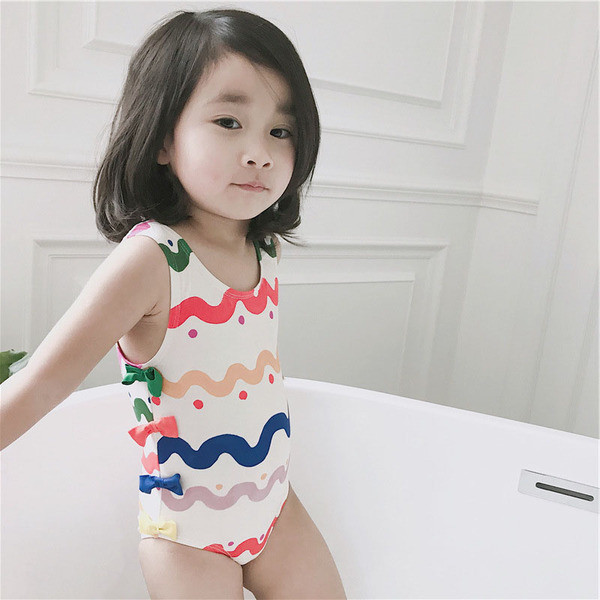 Costum de baie intreg pentru fete in doua culori cu motive colorate