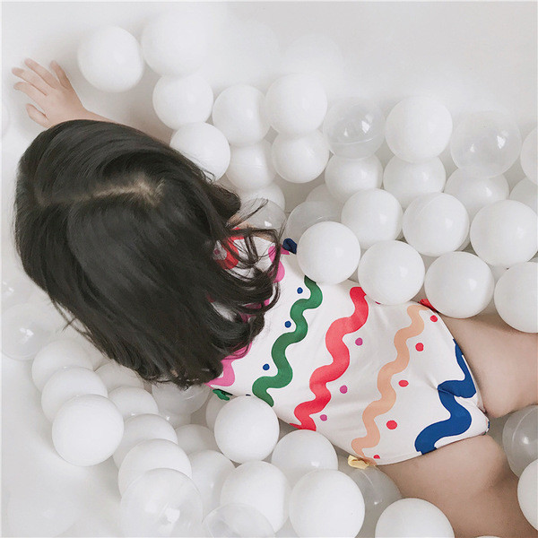 Costum de baie intreg pentru fete in doua culori cu motive colorate