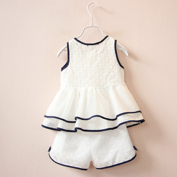 Set eteric pentru copii din două părți pentru fete - maiou cu voal + pantaloni scurți alb