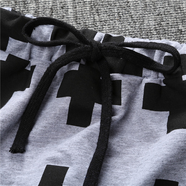 Pantaloni copii pentru baieti tip pantalon in trei culori cu imprimeu