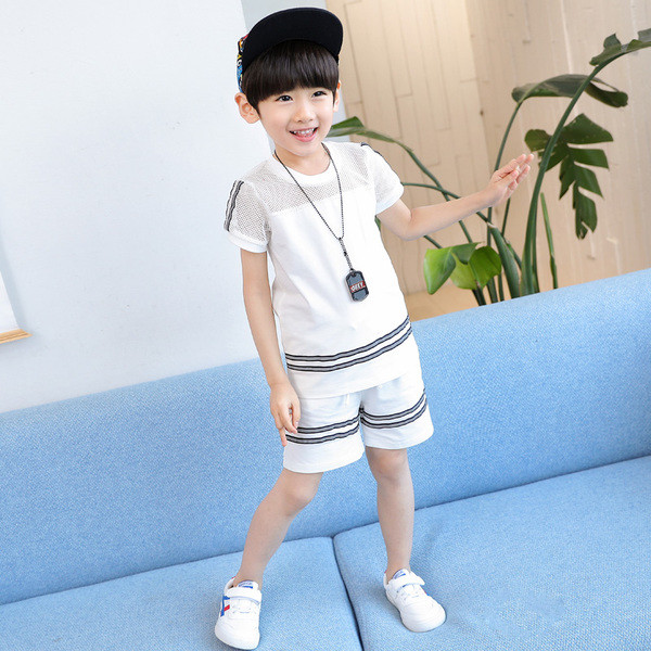 Ανδρικό σετ - T-shirt + σορτς με χρωματιστές λωρίδες σε τρία χρώματα