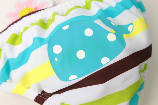 Costum de baie pentru bebeluși în diferite culori și modele cu autocolante