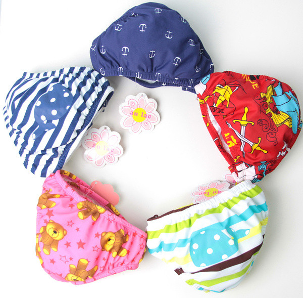 Costum de baie pentru bebeluși în diferite culori și modele cu autocolante