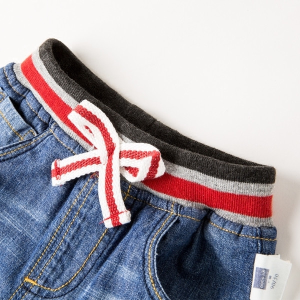 Παιδικά short τζιν για αγόρια με διακοσμητική τσέπη και εκτύπωση