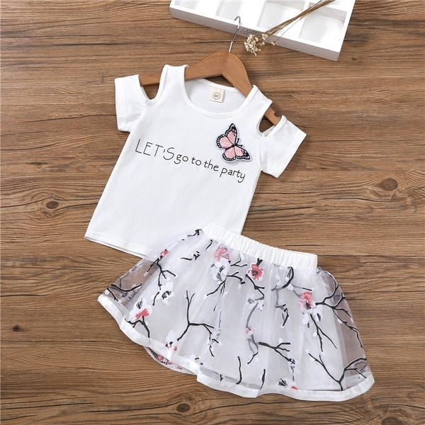 Απαλό παιδικό σετ για τα κορίτσια από δύο μέρη - T-shirt και 3D διακόσμηση πεταλούδα + φούστα με ένα λουλουδάτο μοτίβο σε τρία χ