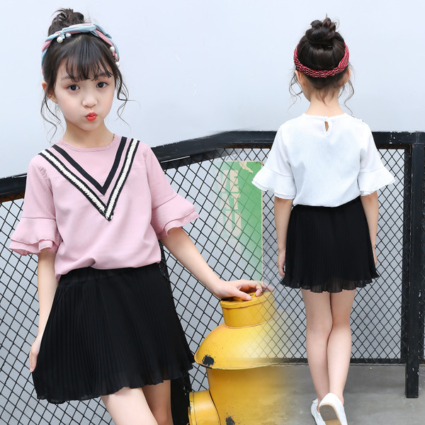 Set copii sport-elegant pentru fete in doua parti - bluza cu imprimeu color si fusta alb si roz