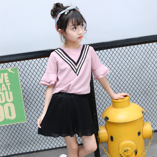 Set copii sport-elegant pentru fete in doua parti - bluza cu imprimeu color si fusta alb si roz