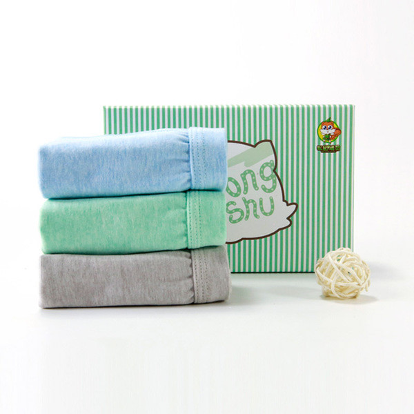 Gyermek alsónemű készlet fiúknak - három darab, különböző színekben