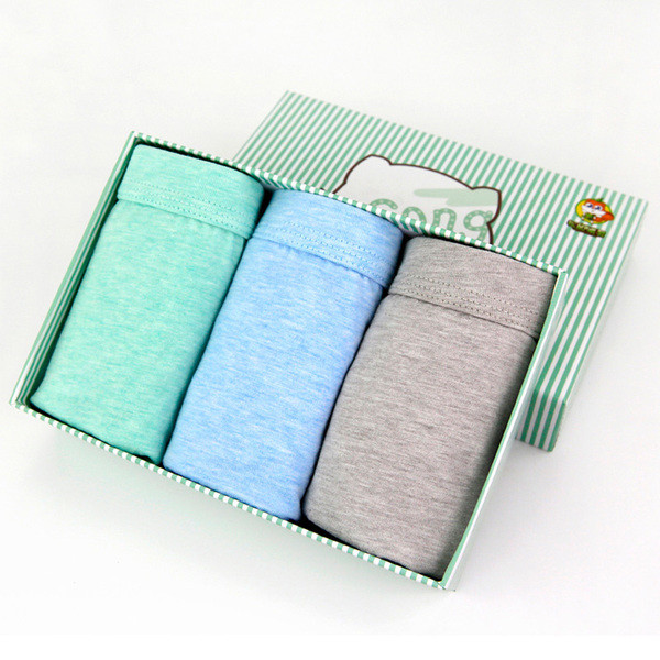 Gyermek alsónemű készlet fiúknak - három darab, különböző színekben