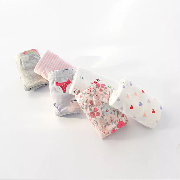 Gyerek fehérnemű lányoknak három részes szett, különböző modellekben