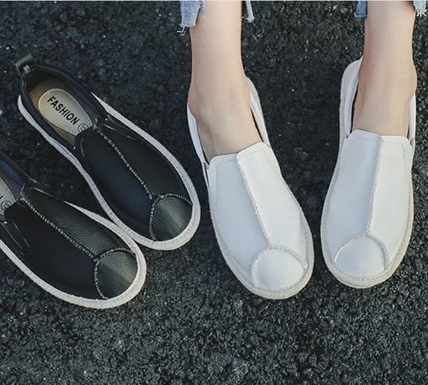 Model simplu de mocasini de dama alb-negru, potriviti pentru utilizarea de zi cu zi