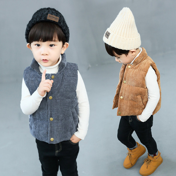 Vesta pentru copii pentru baieti cu buzunare si nasturi in doua culori