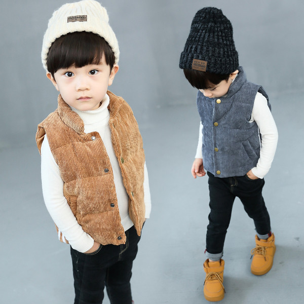 Vesta pentru copii pentru baieti cu buzunare si nasturi in doua culori