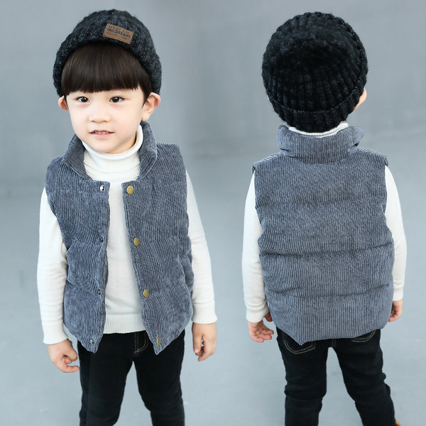 Vesta pentru copii pentru baieti cu buzunare si nasturi in doua culori