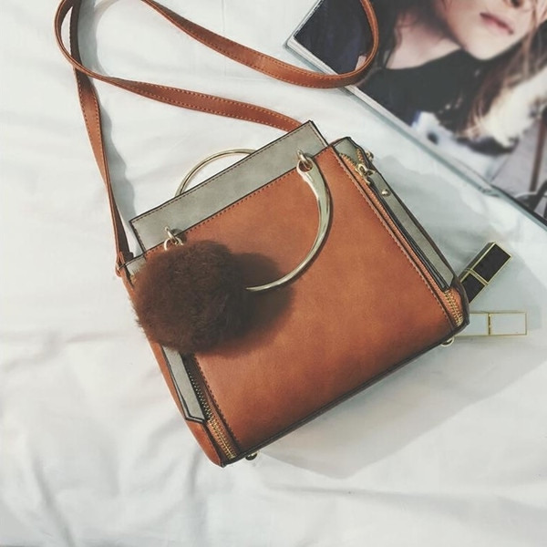 Geanta dama sport-eleganta cu maner metalic si lung, cu fermoare