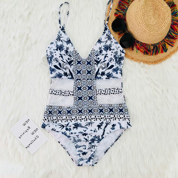 Costum de baie elegant și modern pentru femei, într-un model proaspăt