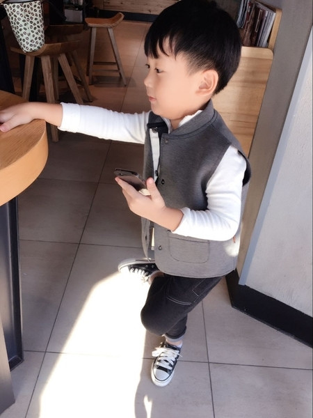 Vesta eleganta pentru baieti in doua culori