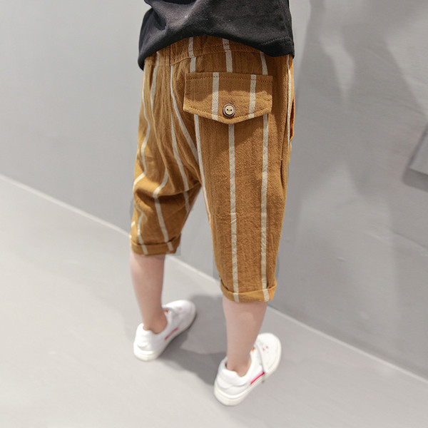 Pantaloni scurți moderni lați în dungi în două culori pentru băieți