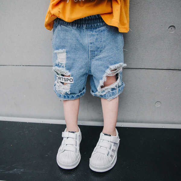 Σύγχρονα τζιν σε μήκος μέχρι τα  γόνατα για τα αγόρια