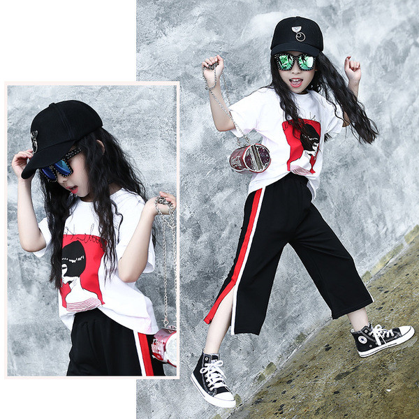 Set sport pentru copii modern pentru fete în două părți - tricou cu imprimeu + pantaloni în stil liber cu margini colorate și fante