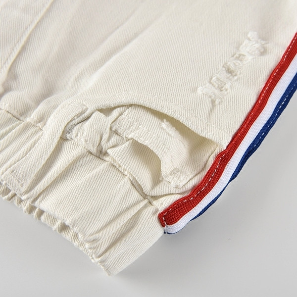 Pantaloni scurți pentru copii cu margine laterală colorată pentru o fată