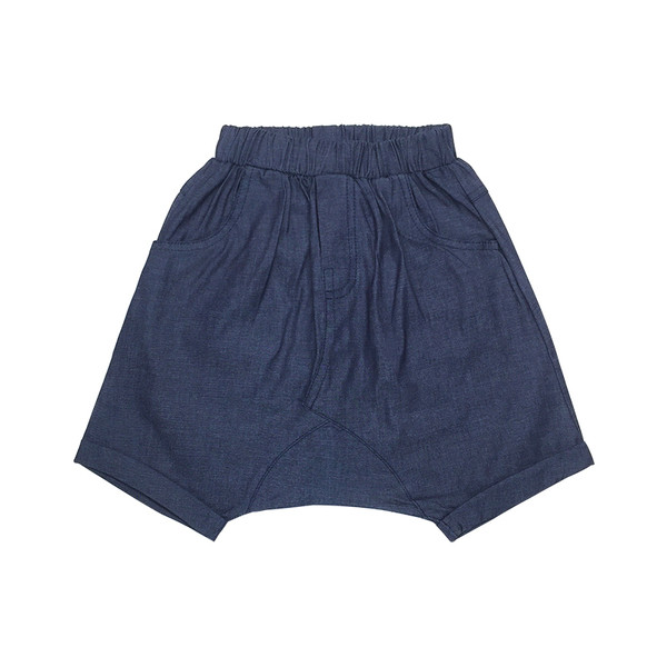 Παιδικά τζιν παντελόνια  με μήκος έως γόνατα σε σκούρο μπλε και γαλάζιο χρώμα