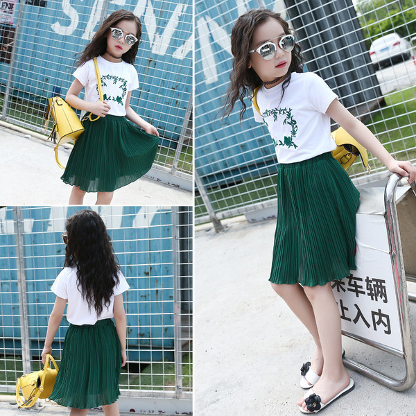 Set pentru copii sportiv-elegant pentru fete în două părți - tricou + fustă aerisită cu talie înaltă