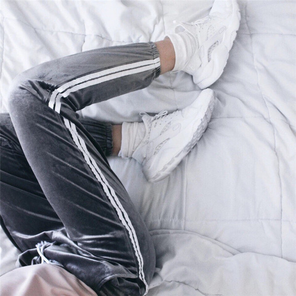 Pantaloni sport de dama la moda, din catifea, in mai multe culori, cu margini