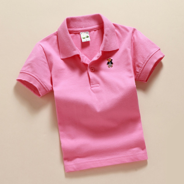 Gyermek póló rövid ujjal és gallérral fiúknak különböző színekben és hímzéssel