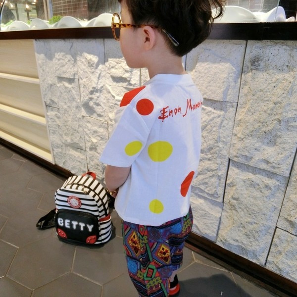 Set copii modern pentru baieti in doua parti - camasa cu aplicatie colorata si pantaloni tip potur cu model color