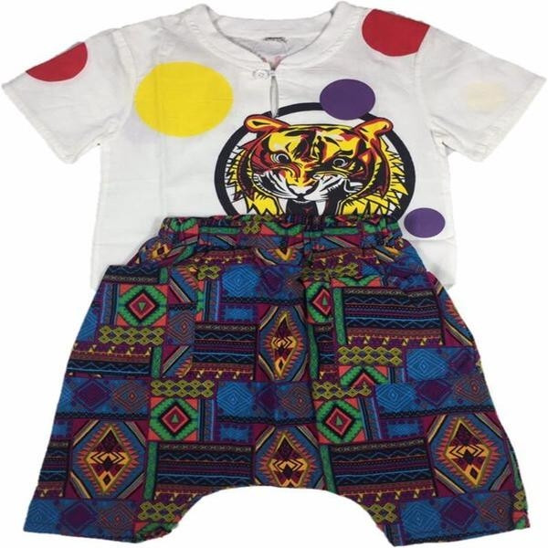 Set copii modern pentru baieti in doua parti - camasa cu aplicatie colorata si pantaloni tip potur cu model color