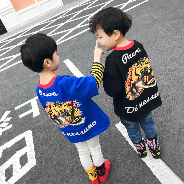 Tricou pentru copii cu maneca lunga in doua culori model larg si cu imprimeu color