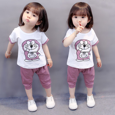 Небрежен детски комплект за момичета от две части - тениска с цветна апликация и панталони с дължина 3/4