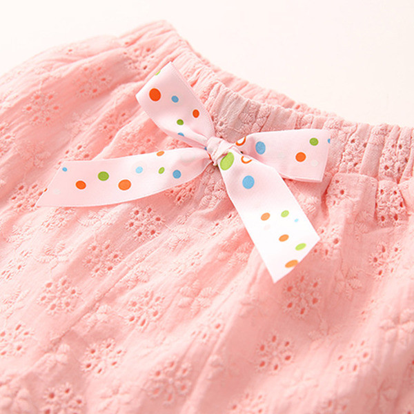 Pantaloni scurți în alb și roz cu o mini panglică colorată pentru fete