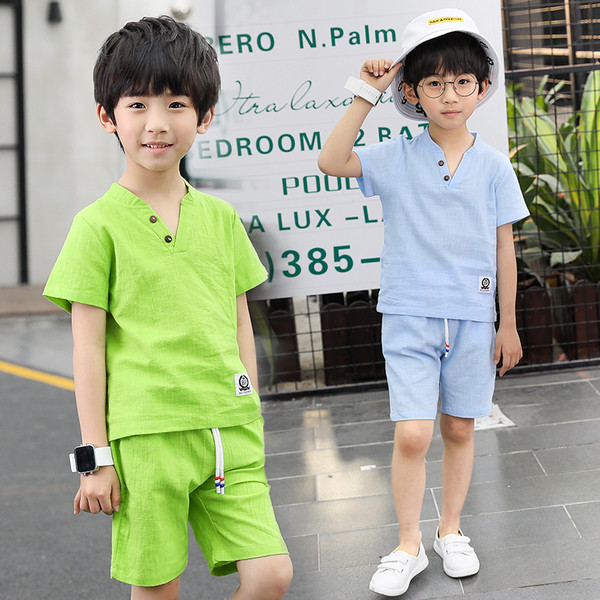 Μοντέρναοπαιδικό αθλητικό σετ  δύο τεμαχίων για  τη καθημερινή χρήση - μπλούζα + σορτς με εκτύπωση και διάφορα χρώματα