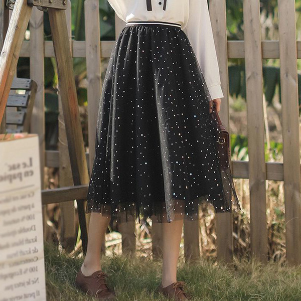 Κομψή γυναικεία φούστα σε τρία χρώματα με λαμπερά στοιχεία, μήκος κάτω από τα γόνατα