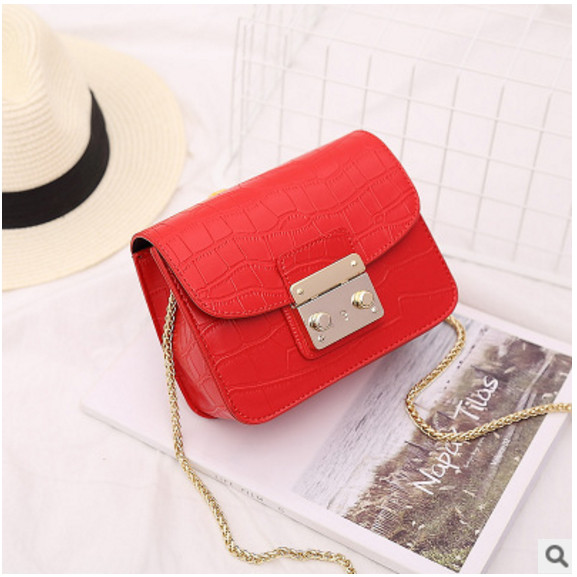 Mini geanta eleganta in diferite culori cu maner metalic