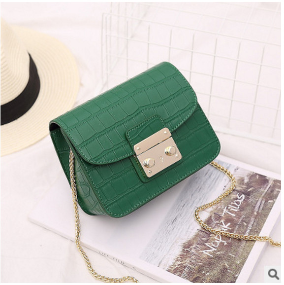 Mini geanta eleganta in diferite culori cu maner metalic