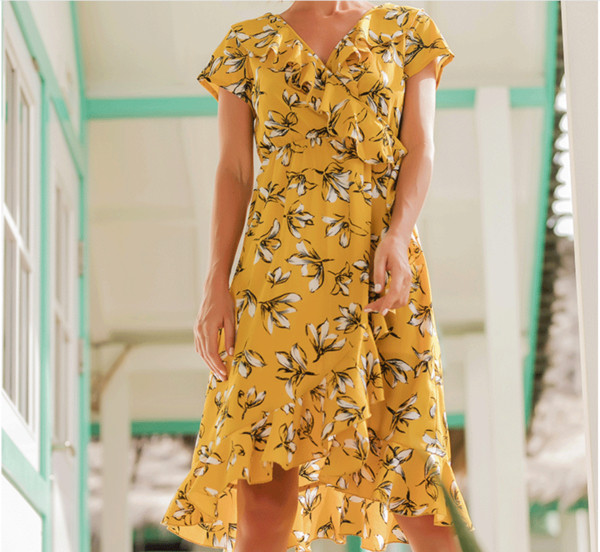 Rochie eterică de vară de damă cu lungime asimetrică și decolteu în V de culoare galbenă cu imprimeu